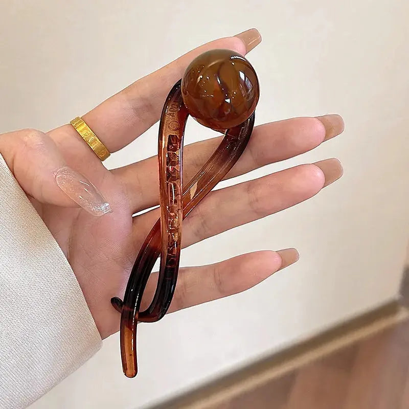 twisted pearl hair clip for women