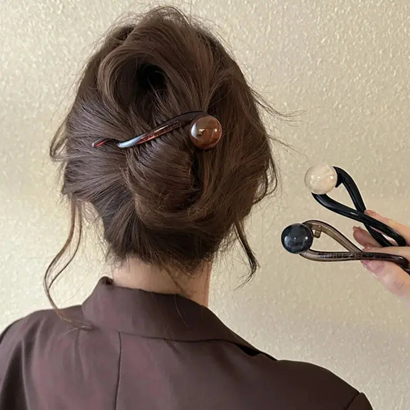 twisted pearl hair clip for women
