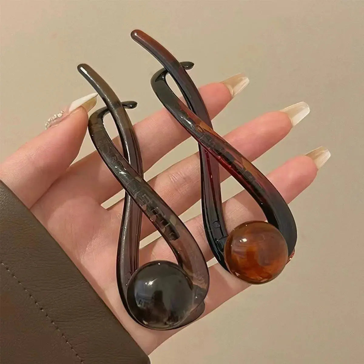 twisted pearl hair clip for women