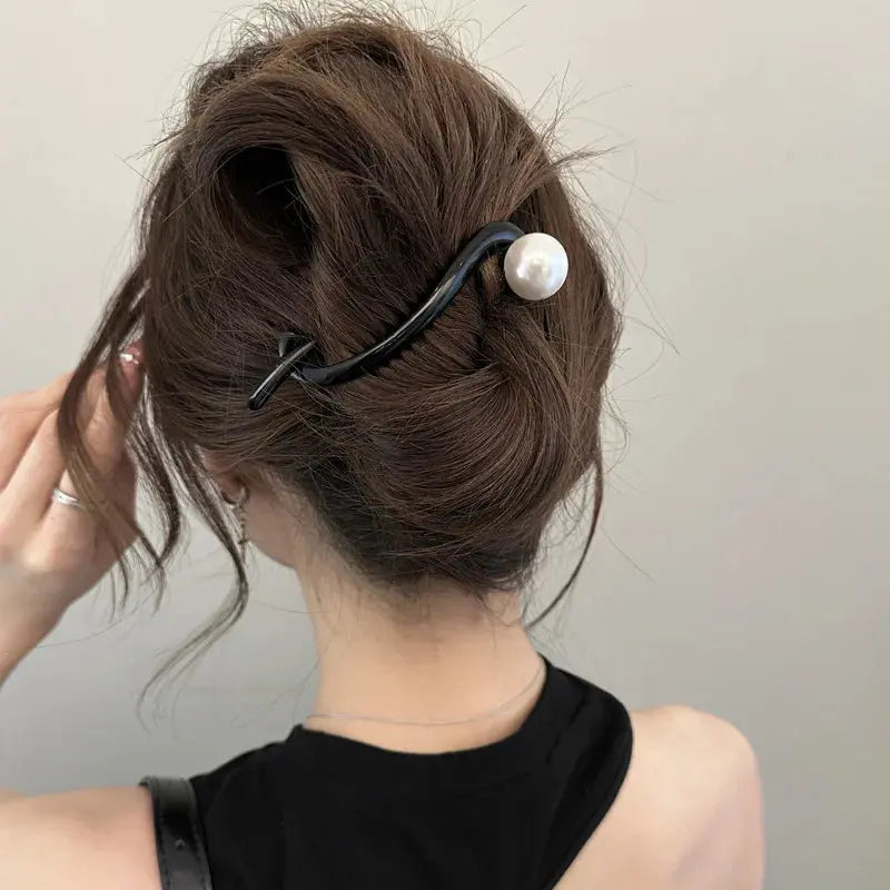 twisted pearl hair clip for women