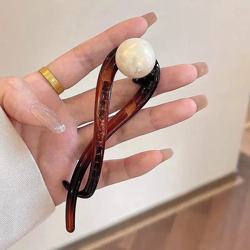 twisted pearl hair clip for women