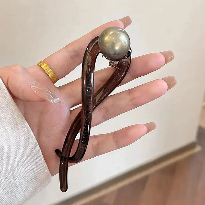 twisted pearl hair clip for women