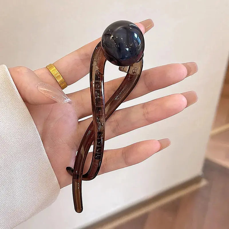 twisted pearl hair clip for women