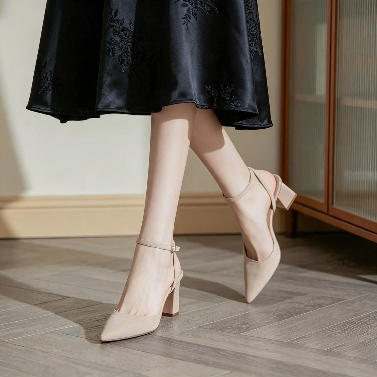 women's chunky heel French-style pumps
